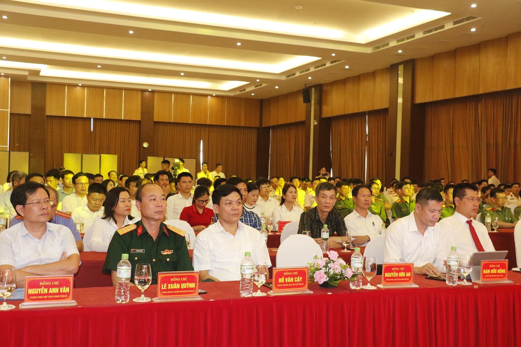 Các đại biểu tham dự buổi lễ