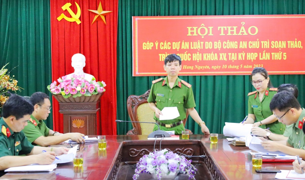 Đại diện lãnh đạo Công an huyện phát biểu tại Hội thảo
