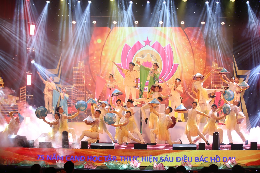 Tiết mục hát múa 