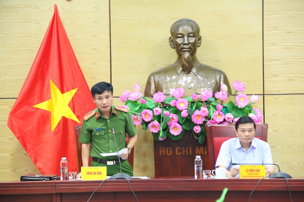 Đồng chí Đại tá Nguyễn Duy Thanh, Phó Giám đốc Công an tỉnh phát biểu tại Hội nghị