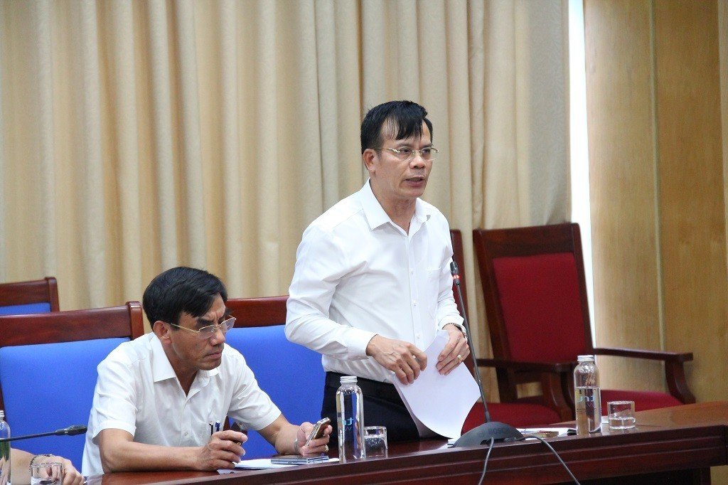 Các đại biểu tham luận tại Hội nghị