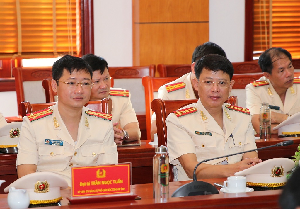 Các đại biểu tham dự buổi lễ