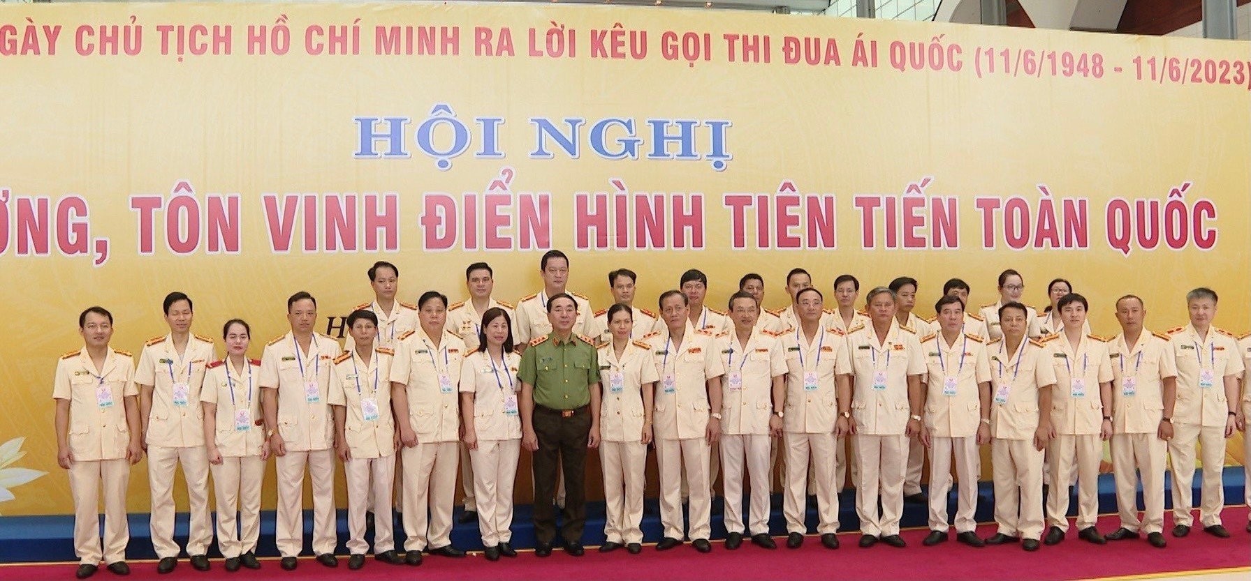 Đồng chí Thượng tướng Trần Quốc Tỏ, Thứ trưởng Bộ Công an cùng 40 đại biểu Công an Nhân dân tại Hội nghị 