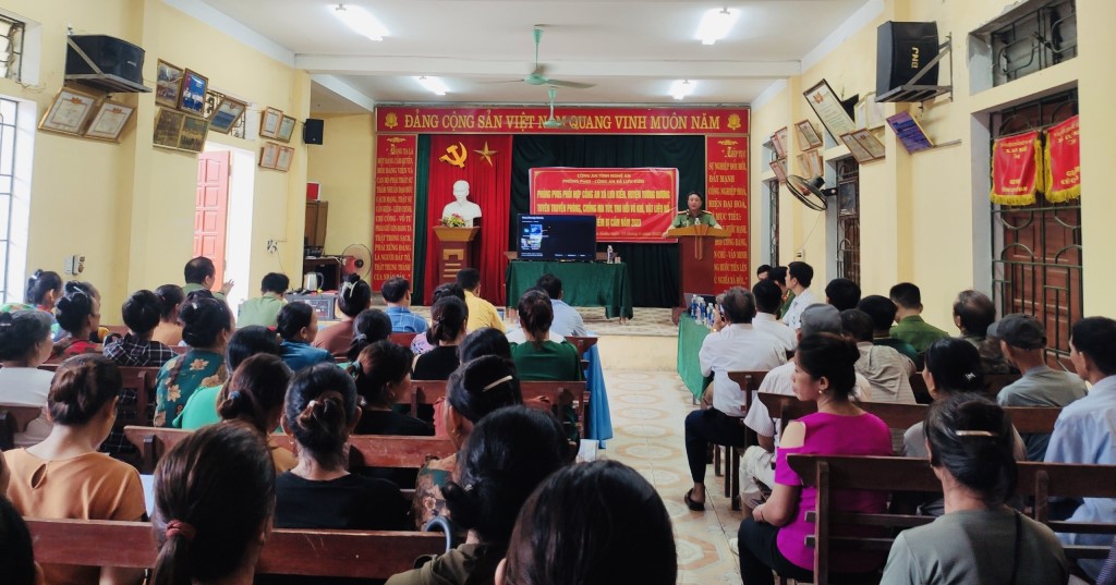 Tuyên truyền những tác hại của việc sử dụng ma tuý và mức độ nguy hiểm của việc tàng trữ, sử dụng vũ khí, vật liệu nổ