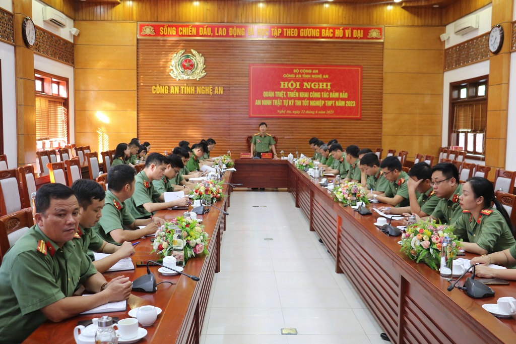 Nhằm đảm bảo an ninh trật tự Kỳ thi tốt nghiệp THPT năm 2023, Công an Nghệ An đã tổ chức Hội nghị quán triệt, triển khai nhiều nội dung quan trọng trong công tác đảm bảo an ninh trật tự Kỳ thi tốt nghiệp THPT năm 2023 với mục tiêu đảm bảo tuyệt đối an ninh, an toàn