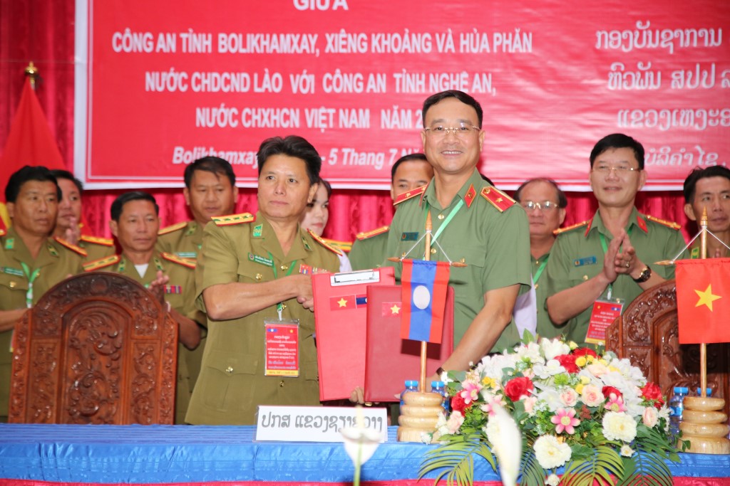 Công an tỉnh Nghệ An ký kết biên bản ghi nhớ với Công an tỉnh Hủa Phăn