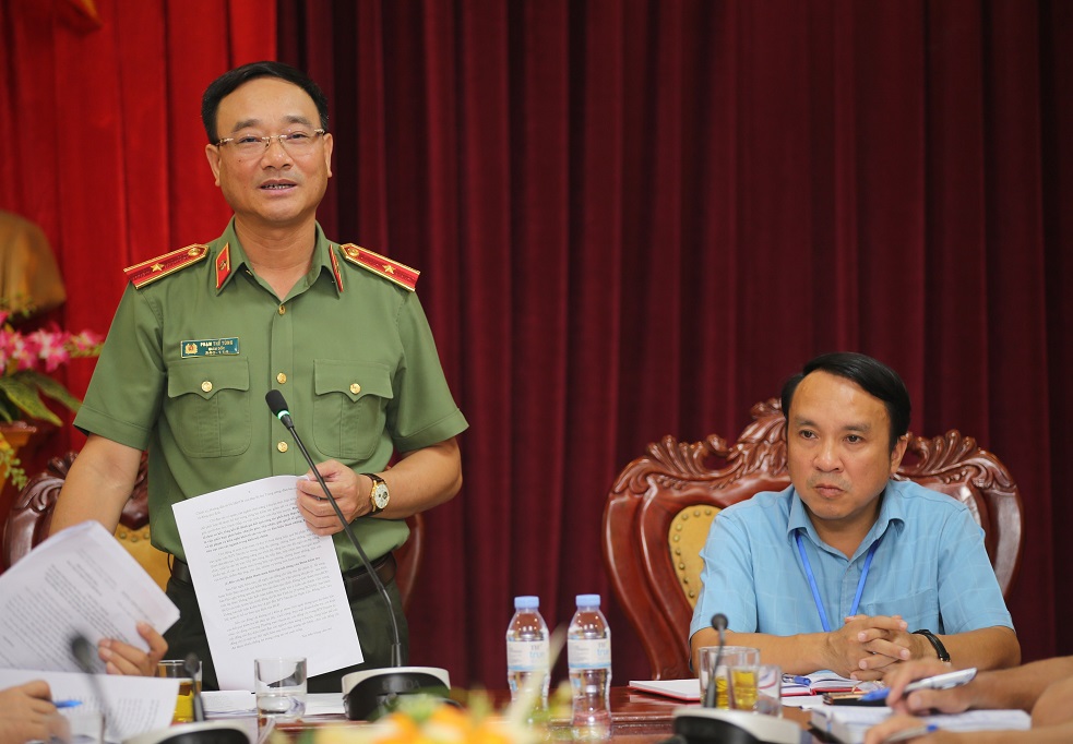 Đồng chí Thiếu tướng Phạm Thế Tùng, Giám đốc Công an tỉnh phát biểu chỉ đạo tại buổi làm việc