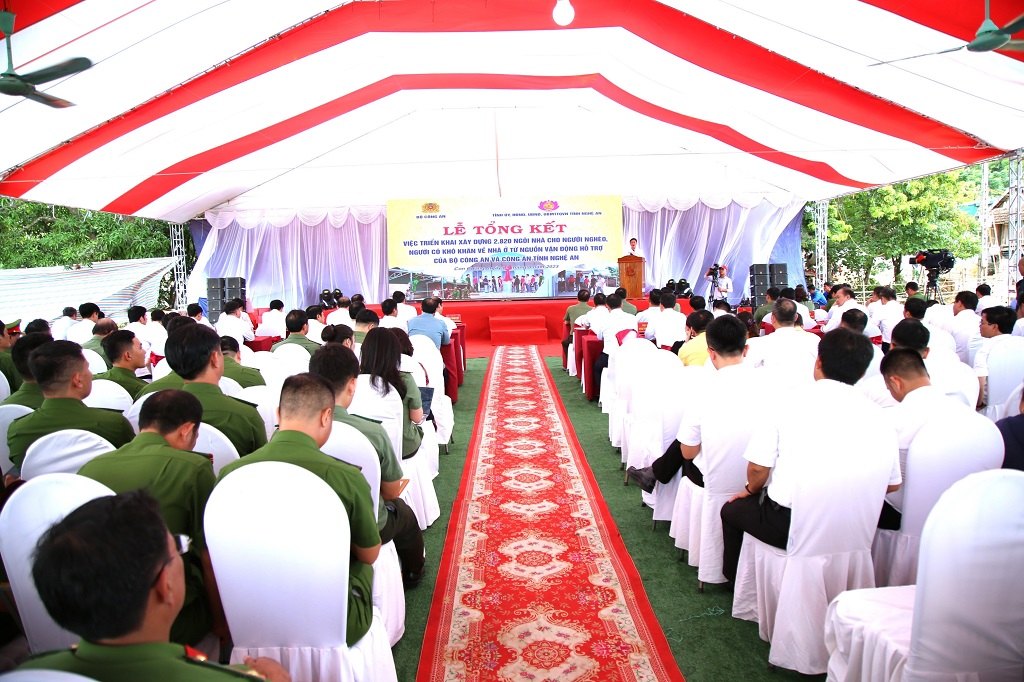 Toàn cảnh Lễ tổng kết bàn giao nhà cho người nghèo, người có khó khăn về nhà ở