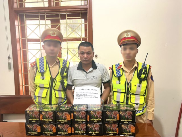 Đối tượng Lê Văn Lương và tang vật tại cơ quan Công an