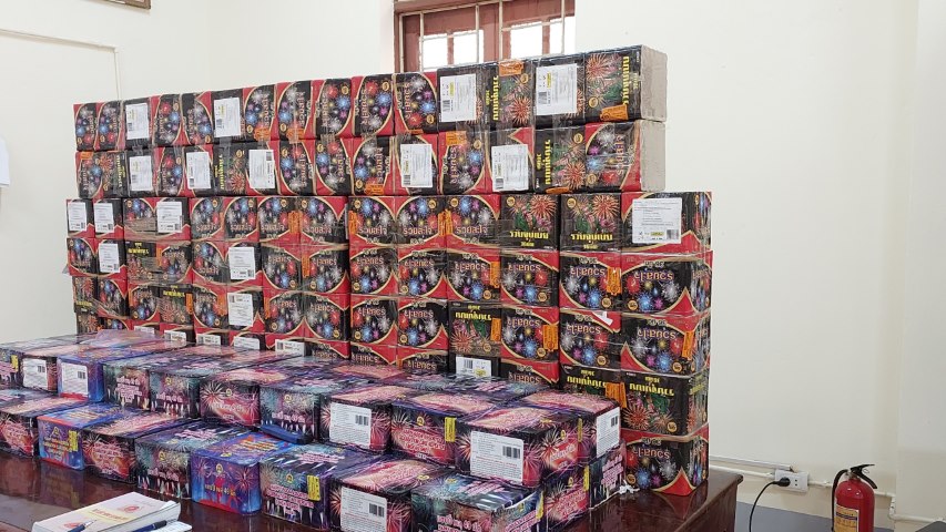 222,2kg pháo thu giữ trên xe của đối tượng 