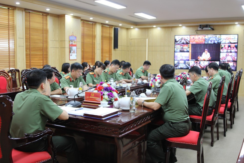  Hội nghị được tổ chức trực tuyến tới Công an 63 tỉnh thành trên cả nước ·