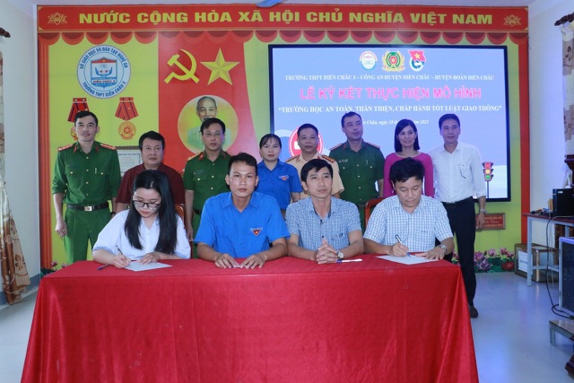 Triển khai mô hình “Trường học an toàn, thân thiện, chấp hành tốt Luật Giao thông”tại trường THPT Diễn Châu 3
