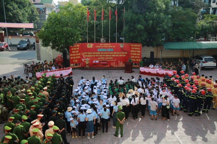Chương trình thu hút sự tham gia của đông đảo người dân và đặc biệt là các em học sinh
