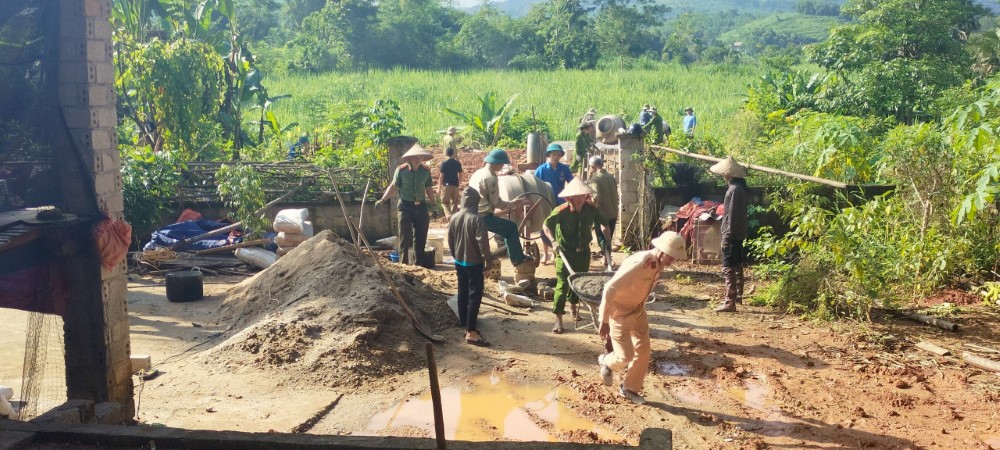 Hiện, huyện Quế Phong đã hoàn thành 122/146 móng nhà để xây nhà cho người dân