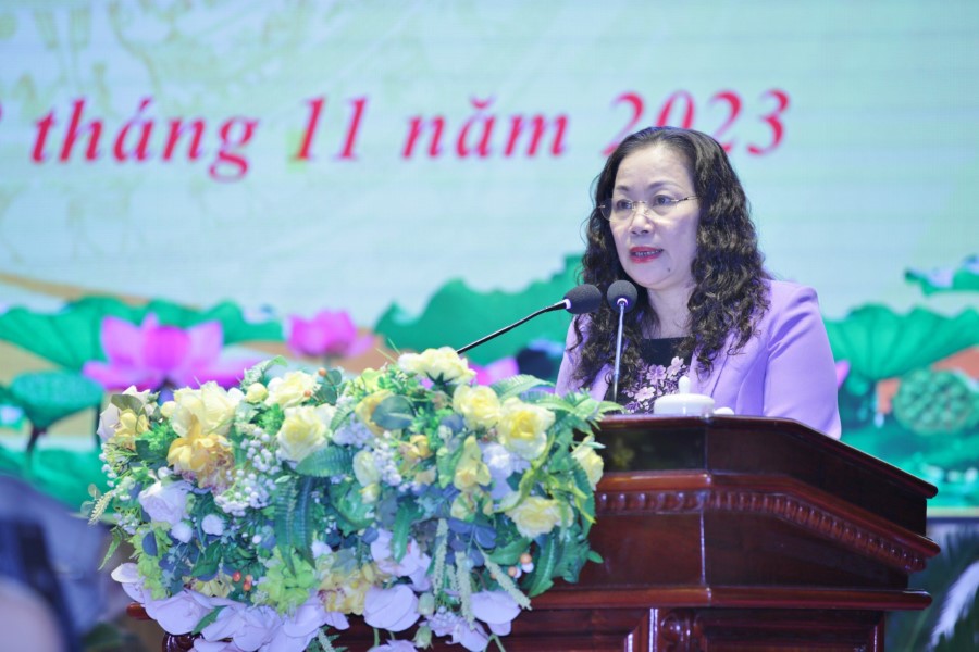Đồng chí Nguyễn Thị Thu Hường, Trưởng ban Tuyên giáo Tỉnh ủy Nghệ An phát biểu khai mạc Hội nghị