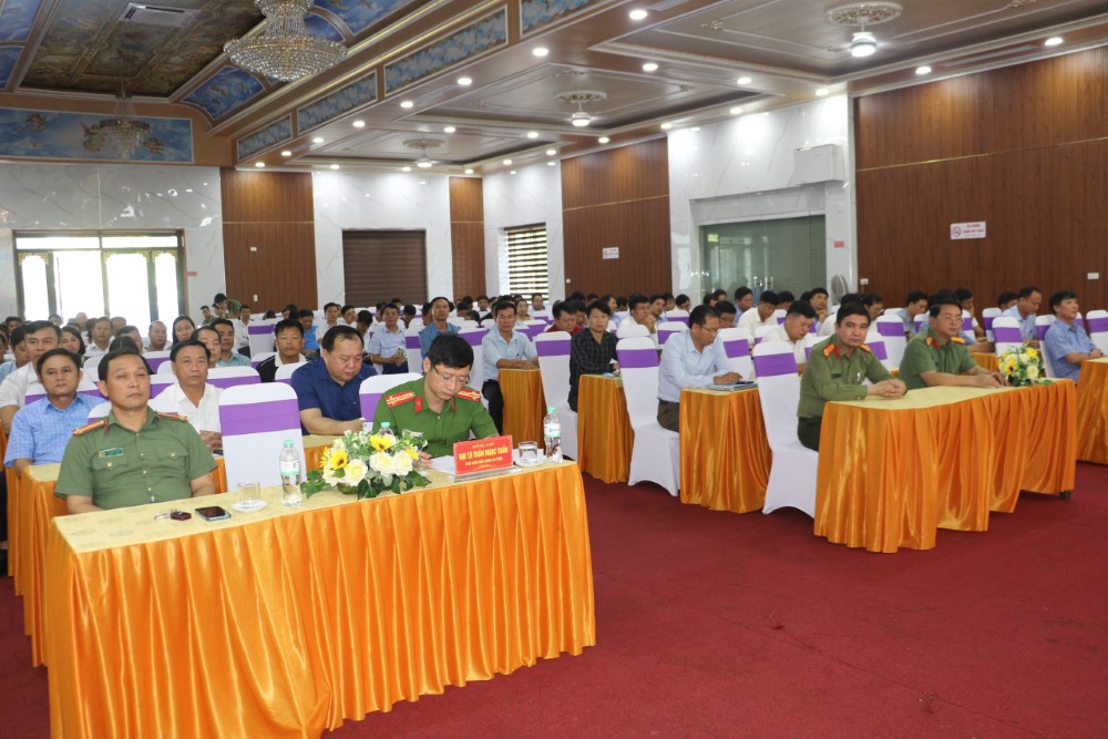 Các đại biểu tham dự lễ bế giảng