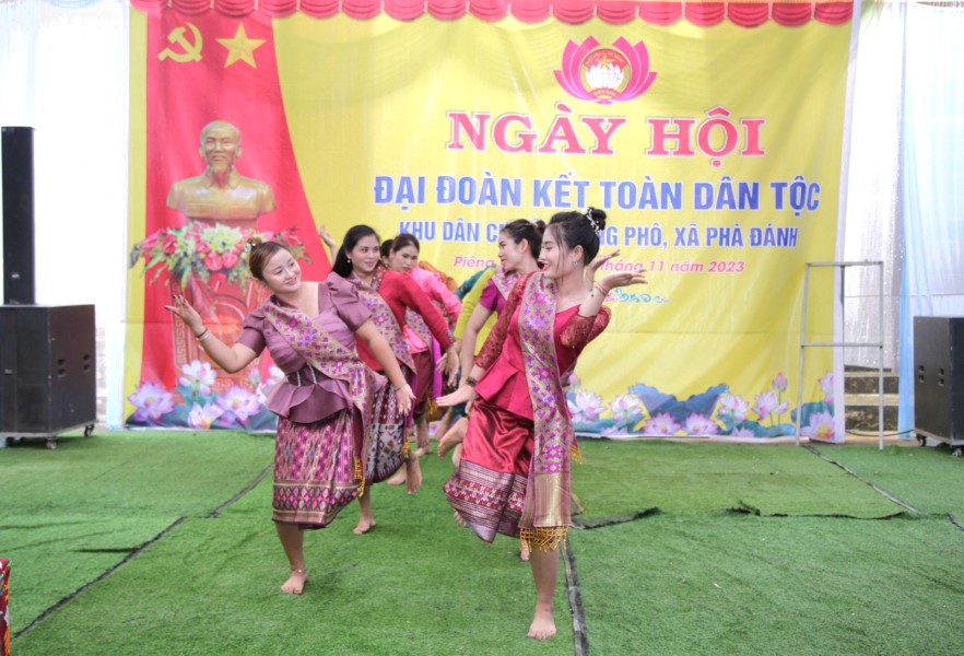 Các tiết mục văn nghệ mang đậm bản sắc văn hóa dân tộc tại Ngày hội