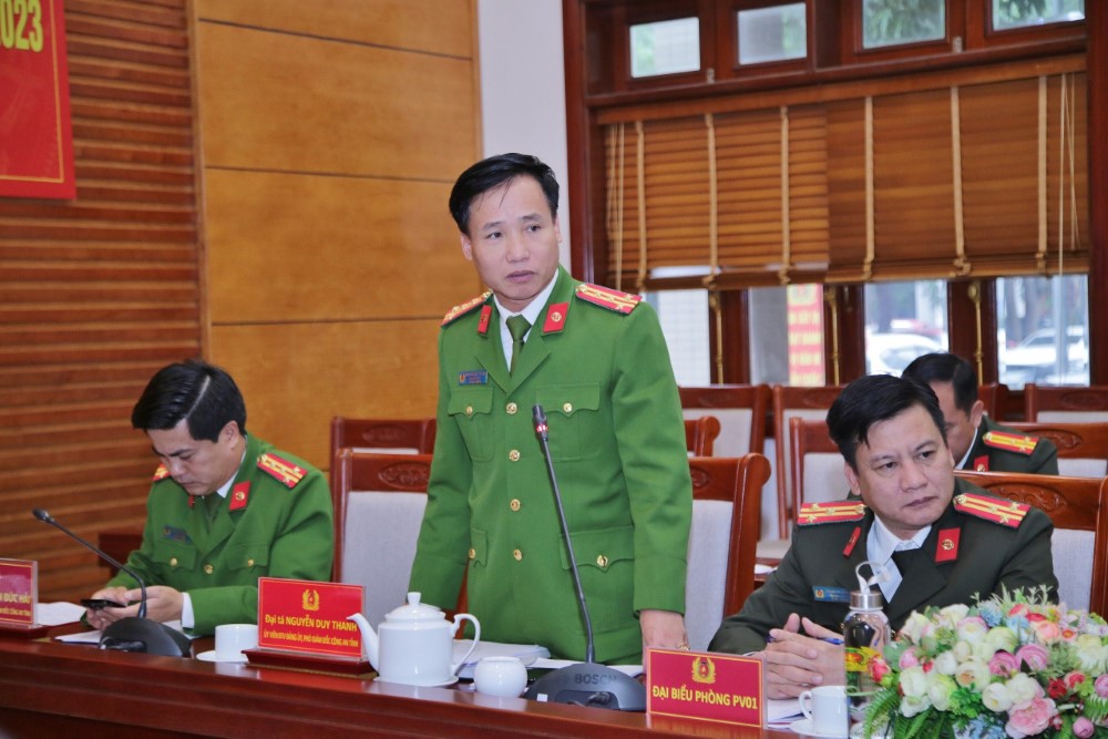 Đồng chí Đại tá Nguyễn Duy Thanh, Phó Giám đốc Công an tỉnh phát biểu