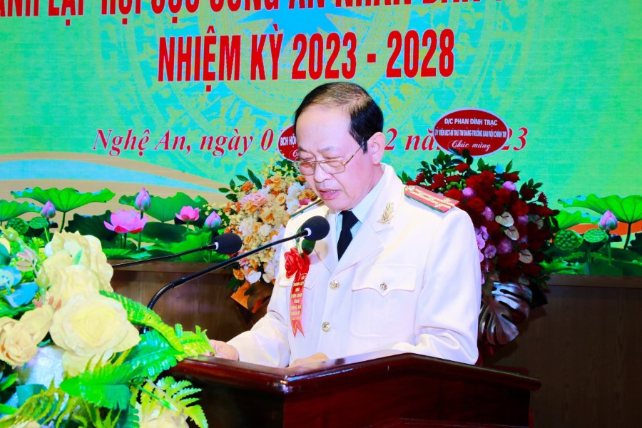 Đồng chí Đại tá Nguyễn Tiến Dần - nguyên Phó Giám đốc Công an tỉnh, Ủy viên BCH Hội Cựu CAND Việt Nam được tín nhiệm bầu làm Chủ tịch Hội Cựu CAND tỉnh Nghệ An