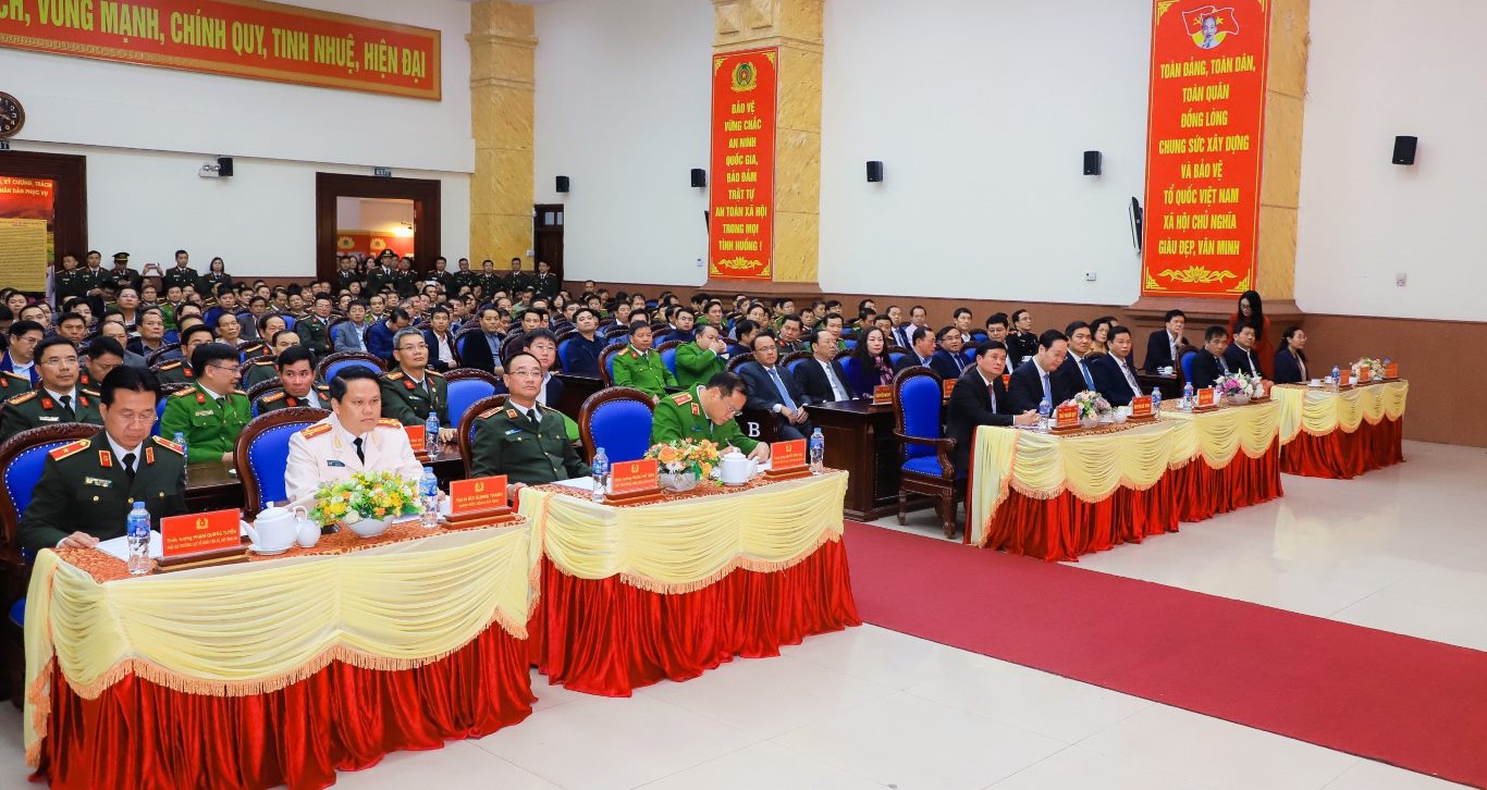   Các đại biểu dự lễ