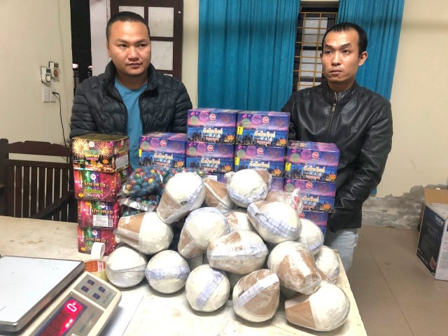 Hai đối tượng Trần Võ Hùng Quyền và Ngô Văn Điệp cùng số tang vật