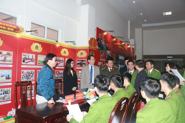 Giải đáp thắc mắc về vấn đề hướng nghiệp, dạy nghề, việc làm cho các hạ sĩ quan nghĩa vụ