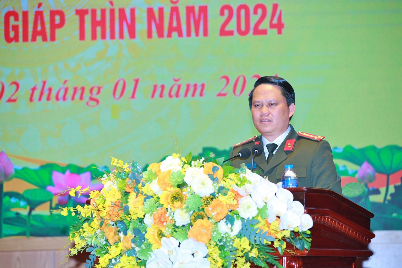 Đồng chí Đại tá Bùi Quang Thanh - Bí thư Đảng ủy, Giám đốc Công an tỉnh ghi nhận, biểu dương và chúc mừng chiến công xuất sắc của Công an các đơn vị, địa phương
