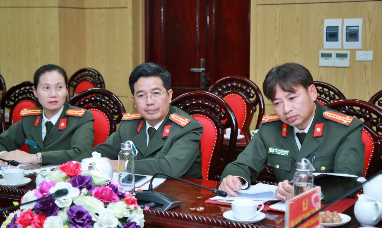 Lãnh đạo, cán bộ cốt cán Phòng Công tác đảng và công tác chính trị tại buổi làm việc