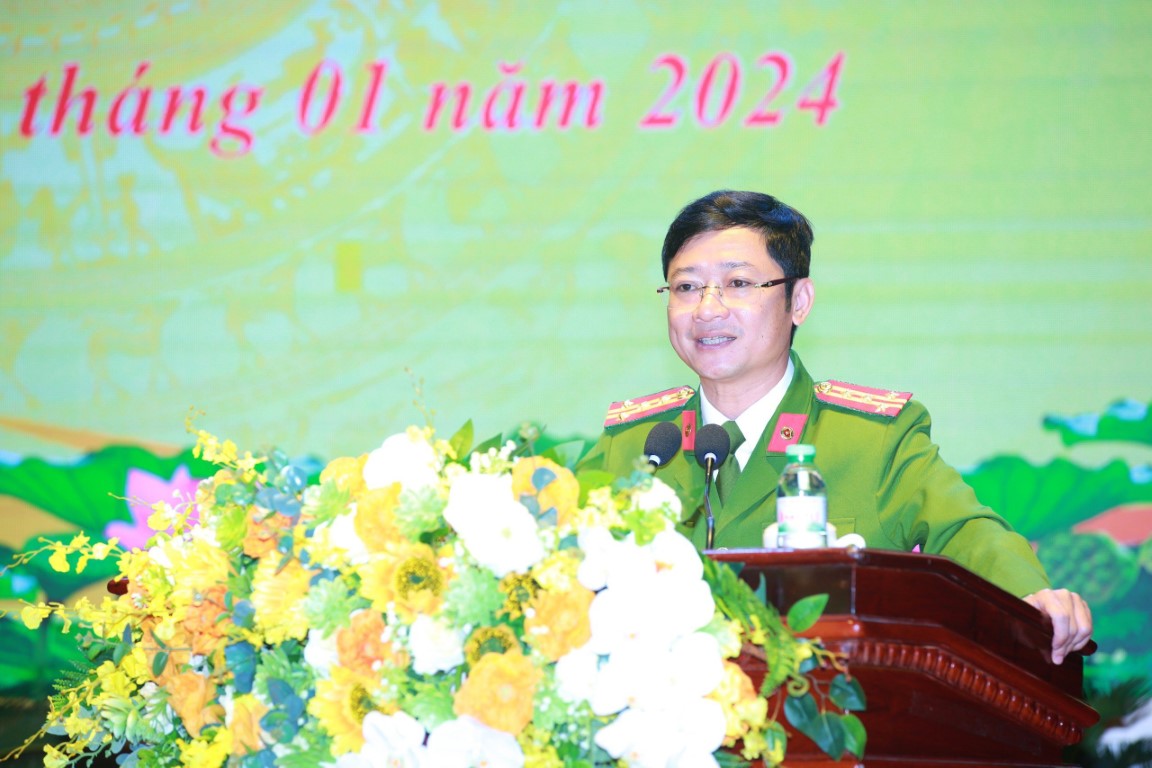 Đồng chí Đại tá Trần Ngọc Tuấn, Phó Giám đốc Công an tỉnh phát biểu tại Hội nghị