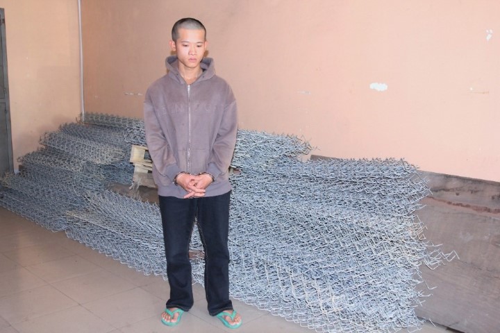 Đối tượng Nguyễn Cao Siêu và tang vật  