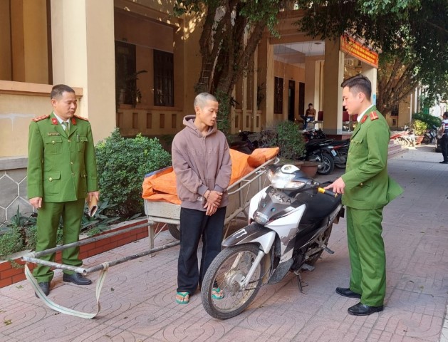 Phương tiện đối tượng sử dụng để chở các tấm lưới B40 sau khi trộm được