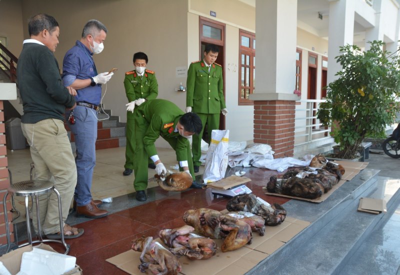 Lực lượng Công an kiểm đếm tang vật
