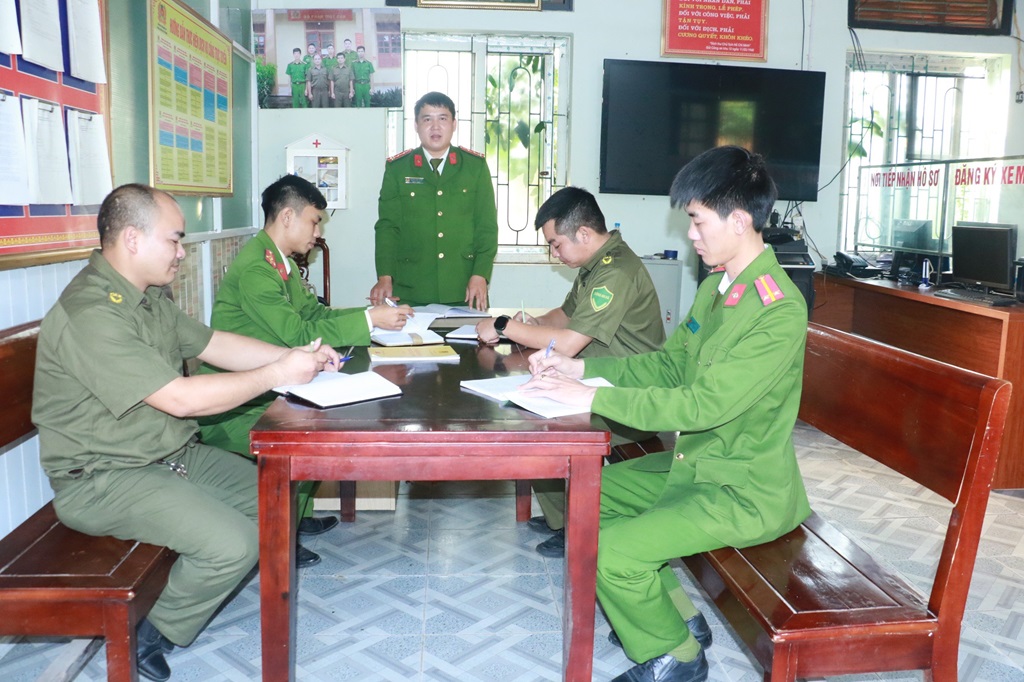 Bằng sự đam mê, nhiệt huyết của mình với “nghiệp”, không quản ngại khó khăn, vất vả, anh Nguyễn Phạm Tú luôn sát cánh cùng lực lượng Công an chính quy trong công tác đảm bảo ANTT trên địa bàn