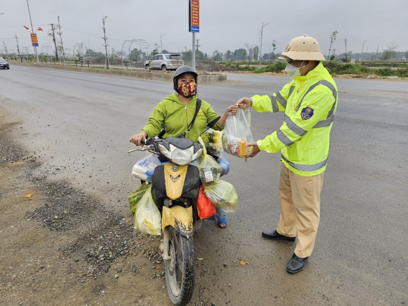 Qua đó gửi gắm thông điệp “An toàn giao thông là hạnh phúc của mọi nhà”