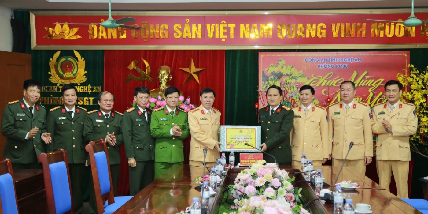 Đoàn công tác  kiểm tra, chúc Tết Phòng Cảnh sát giao thông