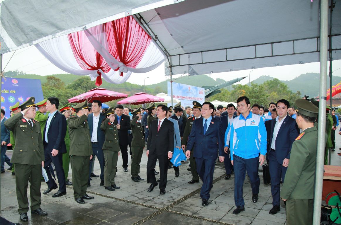 Công an Nghệ An chủ động triển khai đồng bộ, hiệu quả các phương án, kế hoạch bảo đảm ANTT, bảo vệ an toàn tuyệt đối các hoạt động của đồng chí Chủ tịch Quốc hội và đoàn đại biểu tại Nghệ An