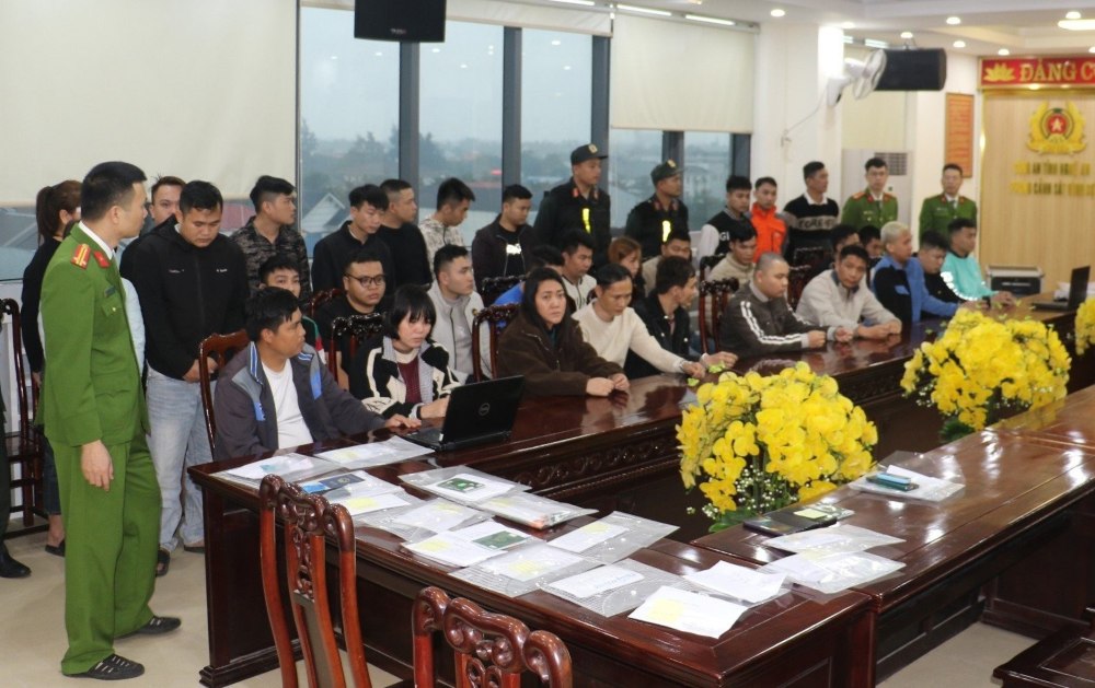 Công an Nghệ An phá chuyên án bắt 50 đối tượng sử dụng công nghệ cao, giả danh cán bộ tư pháp để lừa đảo chiếm đoạt tài sản của người dân Việt Nam với số tiền hơn 500 tỷ đồng