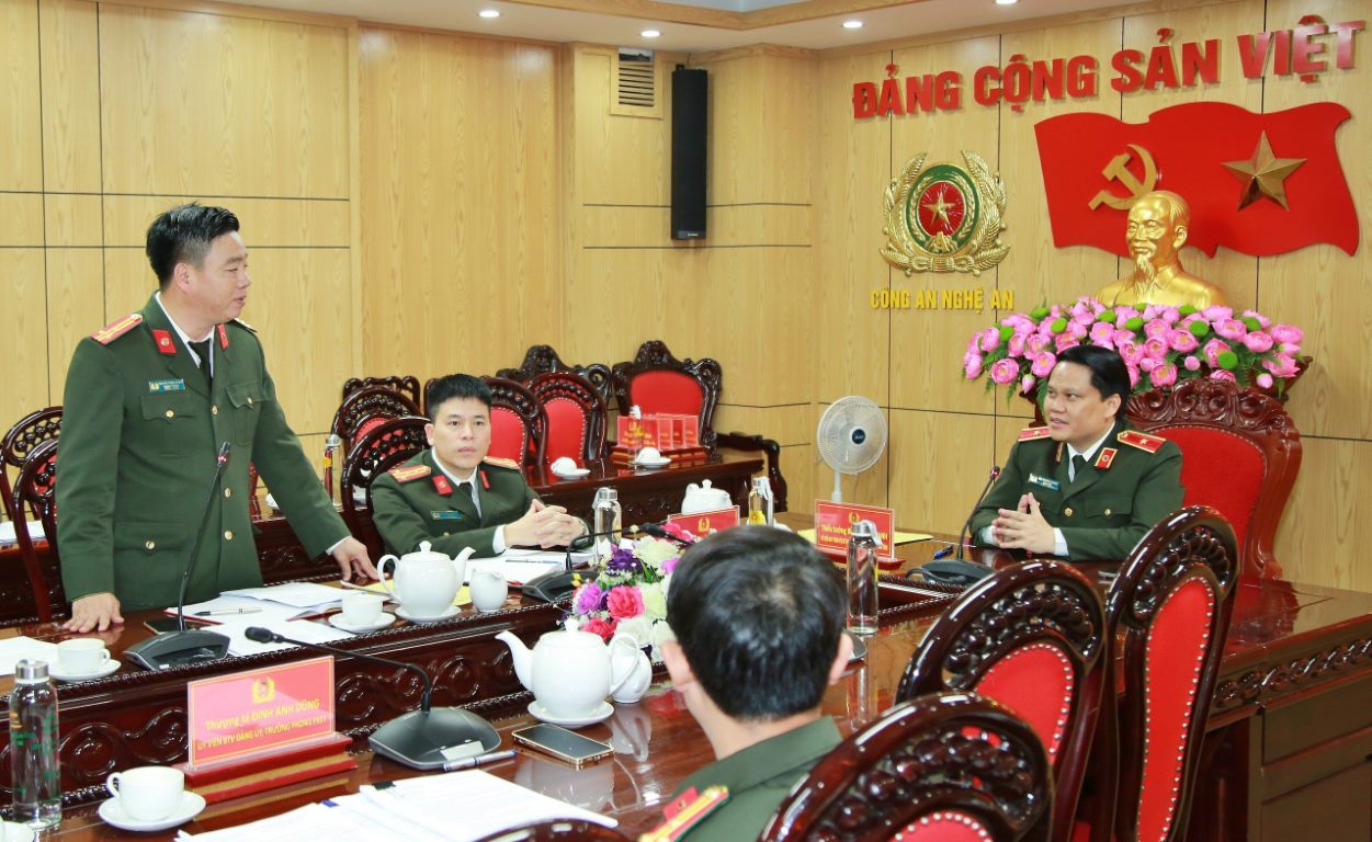 Các thành viên Hội đồng xét chuyển chuyên nghiệp năm 2024 phát biểu ý kiến