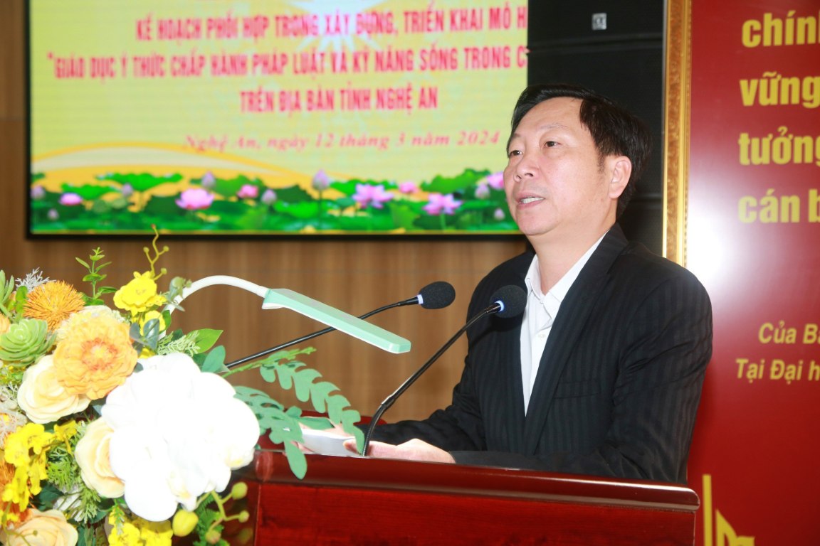 Đại diện ngành Giáo dục trình bày tham luận