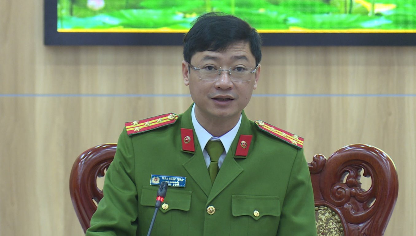 Đồng chí Đại tá Trần Ngọc Tuấn – Phó Giám đốc Công an tỉnh phát biểu chỉ đạo tại Hội nghị