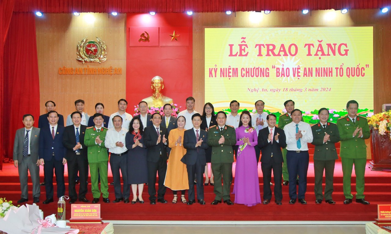 Các đại biểu dự buổi lễ