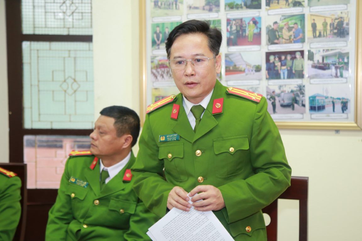 Đồng chí Thượng tá Hồ Nam Long, Trưởng phòng Cảnh sát cơ động đã báo cáo tóm tắt tình hình, kết quả các mặt công tác của đơn vị trong quý I năm 2024