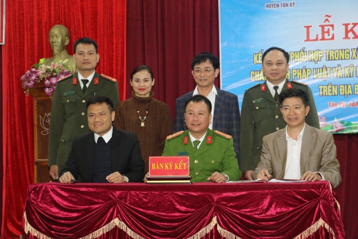 Các trường học ký cam kết thực hiện