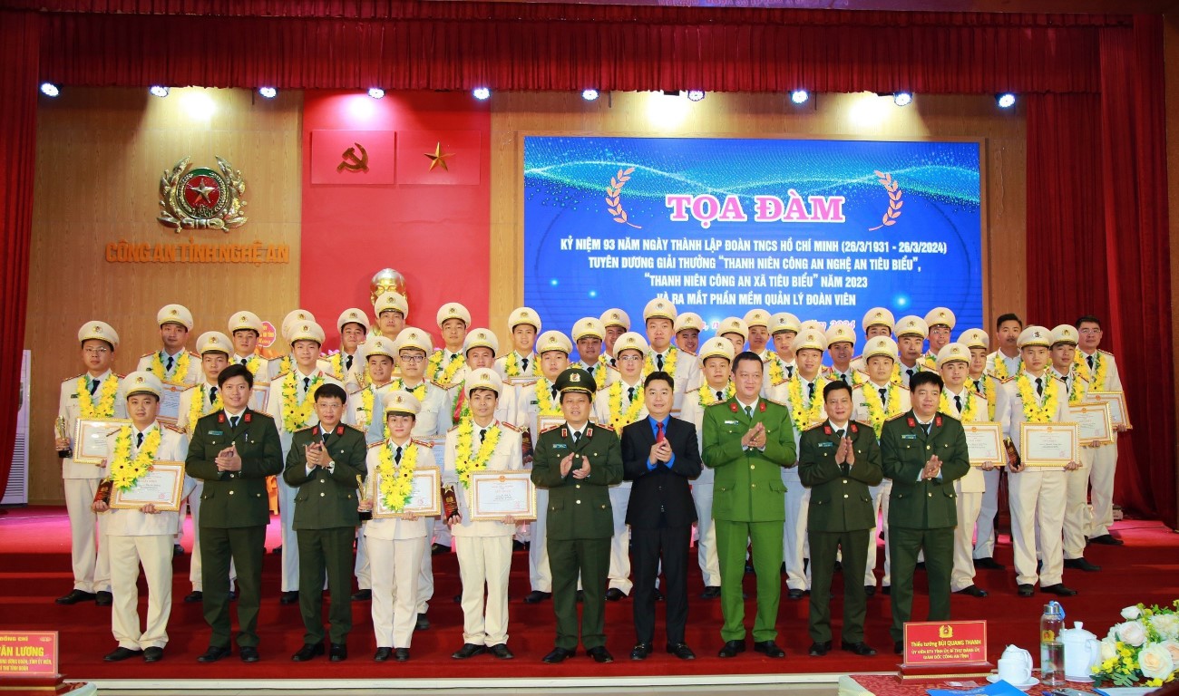 Tuyên dương 20 cán bộ, đoàn viên Thanh niên Công an Nghệ An tiêu biểu và 20 Thanh niên Công an xã tiêu biểu năm 2023