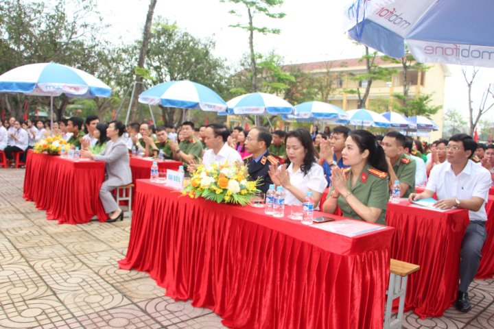 Các đại biểu dự buổi lễ