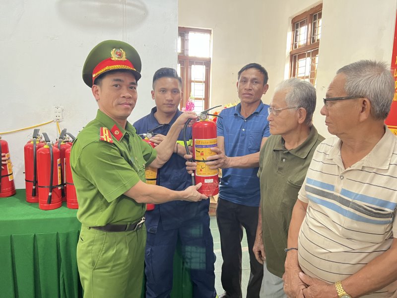 Xã Yên Hòa, huyện Tương Dương là đơn vị kết nghĩa với Phòng Cảnh sát PCCC&CNCH trong thực hiện Đề án “Xã biên giới sạch về Ma túy”)