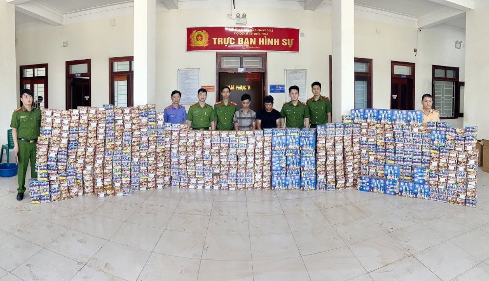 02 đối tượng bị bắt giữ cùng tang vật liên quan