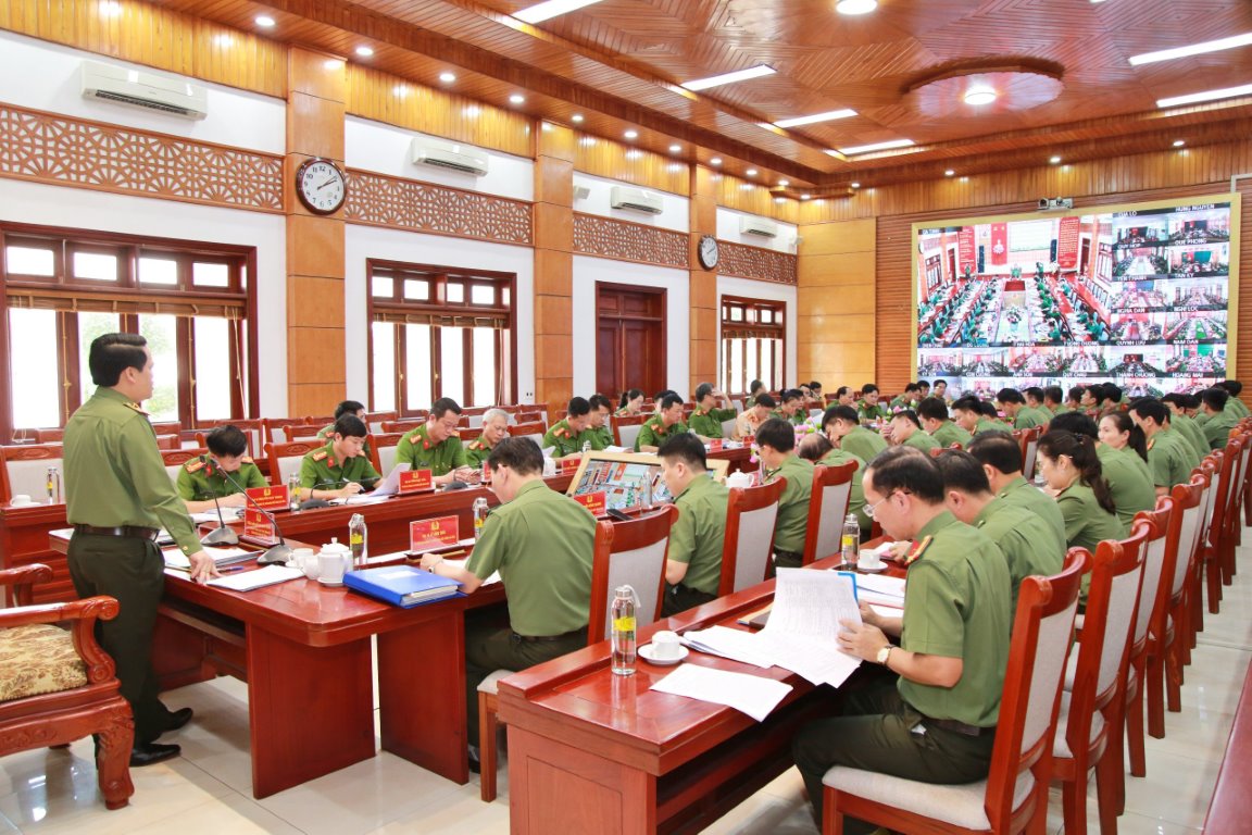 Hội nghị được tổ chức trực tuyến đến điểm cầu Công an các huyện, thành, thị.