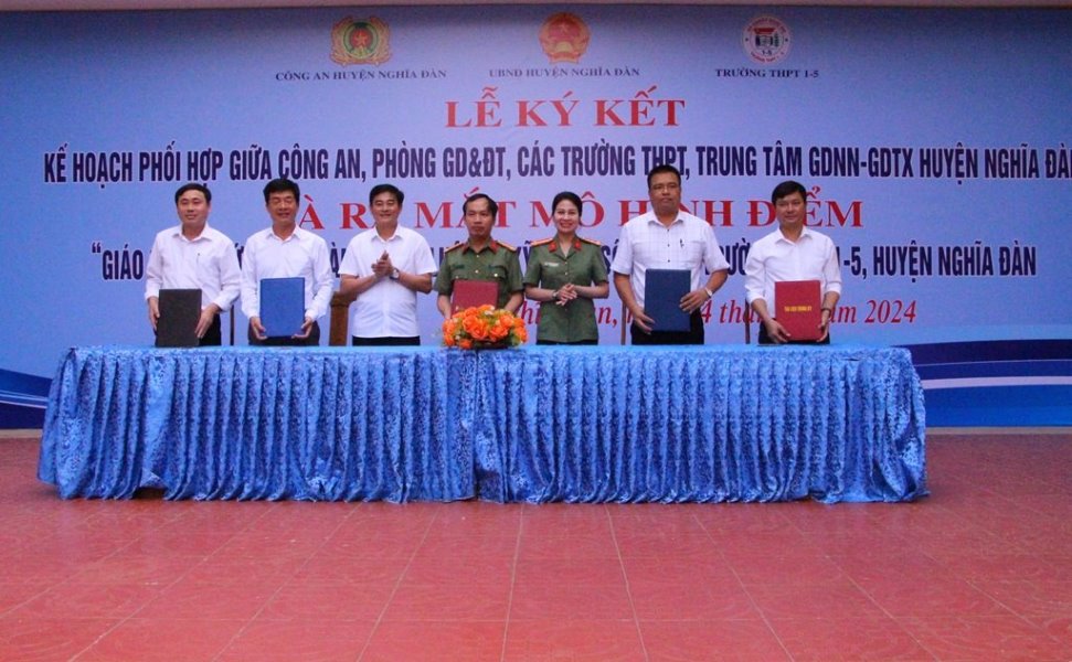 Ký kết kế hoạch phối hợp trong xây dựng, triển khai mô hình “Giáo dục ý thức chấp hành pháp luật và kỹ năng sống trong các trường học” trên địa bàn huyện Nghĩa Đàn