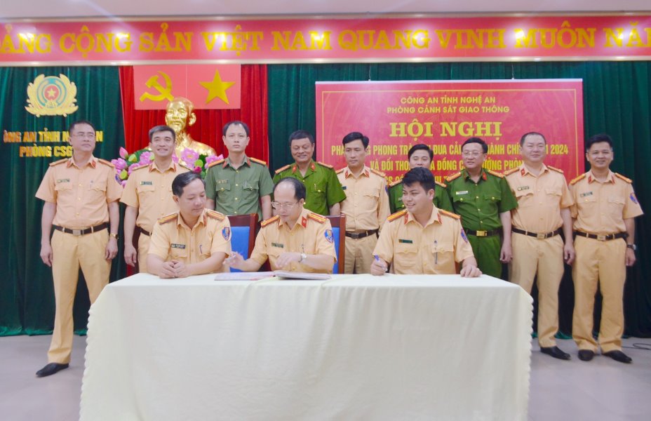 Các đội nghiệp vụ ký cam kết thực hiện phong trào thi đua